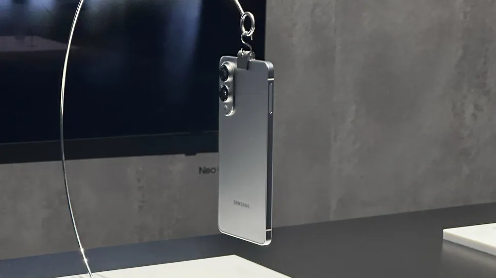 Merakom Iščekivani Dizajn Galaxy S25 Edge: Otkrivamo Detalje Kroz Curenja Informacija i Analize - Future/Viktoria Shilets