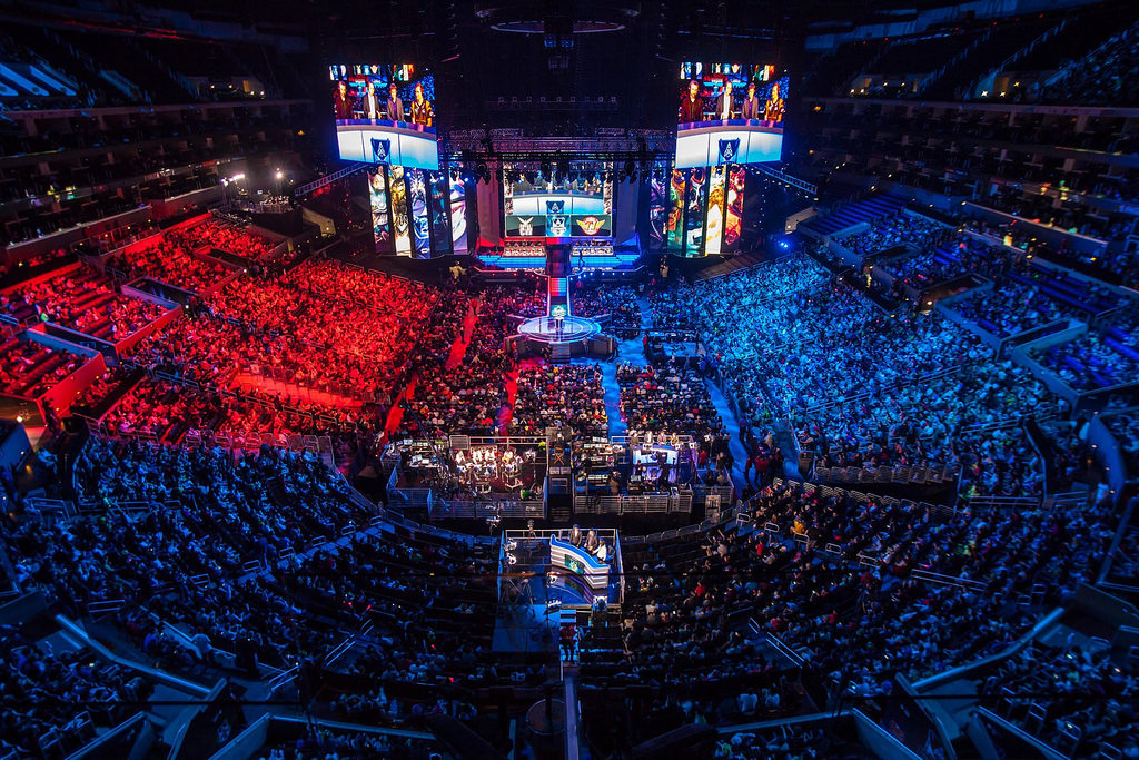 Srbija ulaže u e-sport: Da li su mladi spremni za digitalnu arenu?
